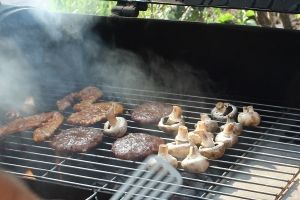 Een barbecue op locatie? Geen probleem. Je hebt de keuze uit verschillende pakketten: